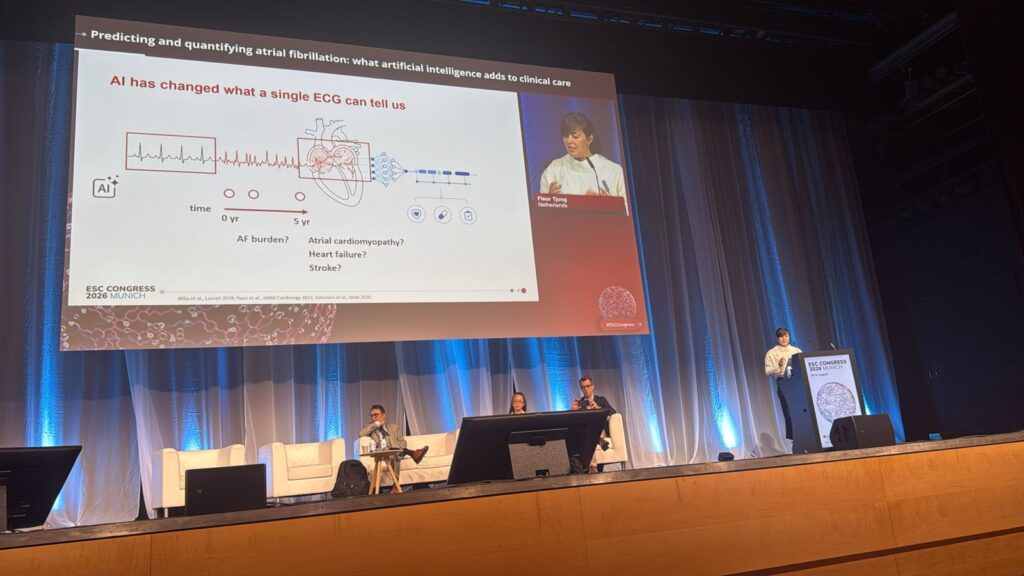 Panel del ESC Congress 2026 sobre cómo la inteligencia artificial mejora el electrocardiograma en la fibrilación auricular.